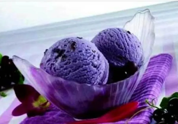 Black Currant Icecream Scoop 