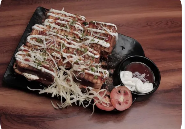 Chilly Garlic Paneer Sandwich Regular 