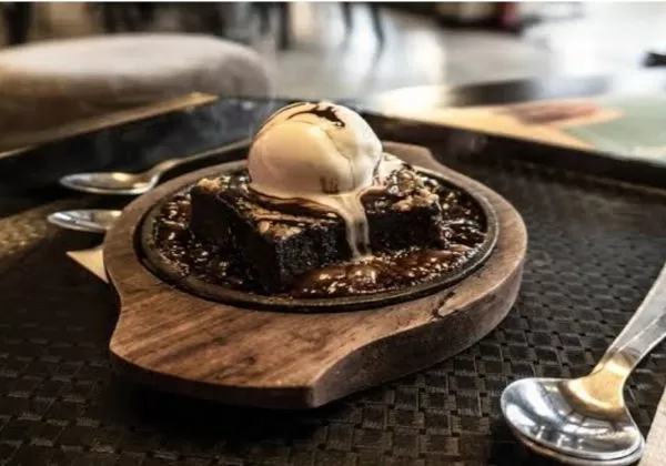 Hot Chocolate Sizzling Brownie 