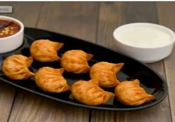 Chilli Gravy Veg  Momos 
